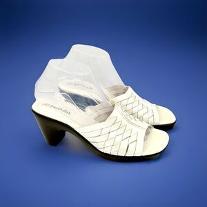 St. John’s Bay White Leather Woven Chunky Heel Mule Slide-On Sandals size 8M